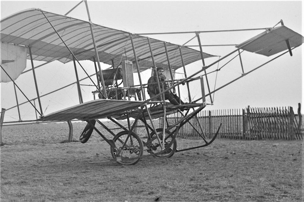 Flugzeugpilot ist vermutlich einer der Brüder Wright 